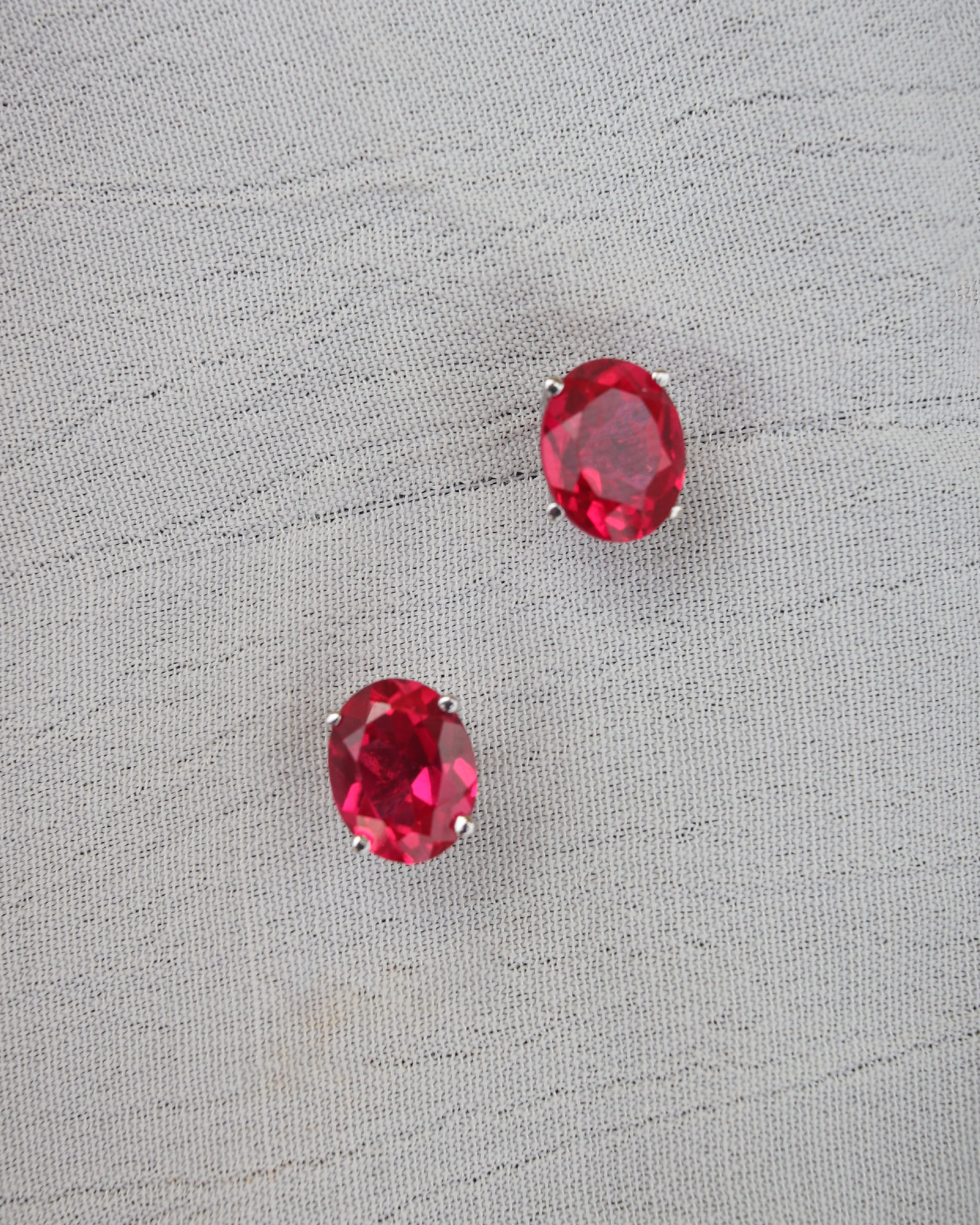 Mia Studs - Red