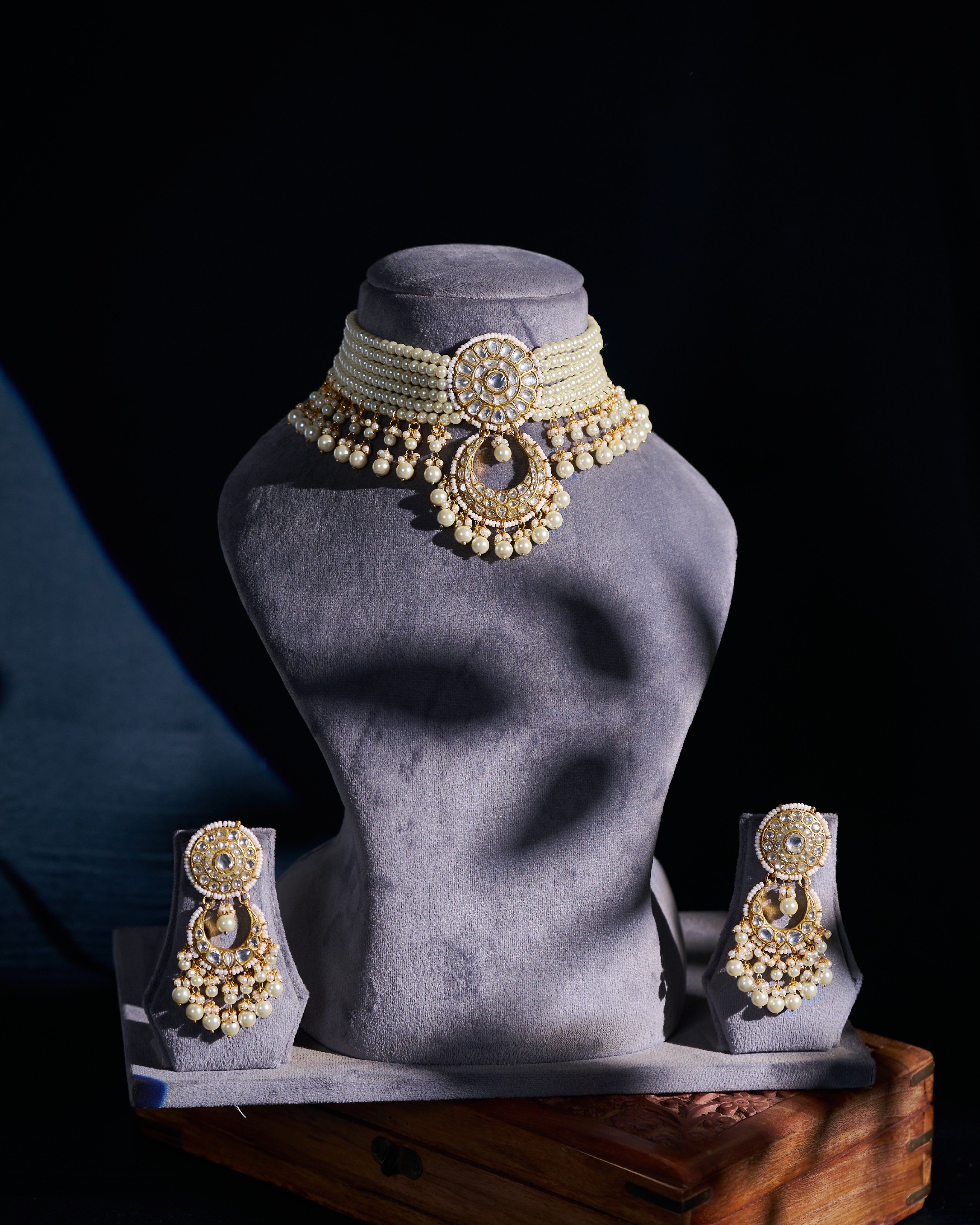 Naika Necklace Set