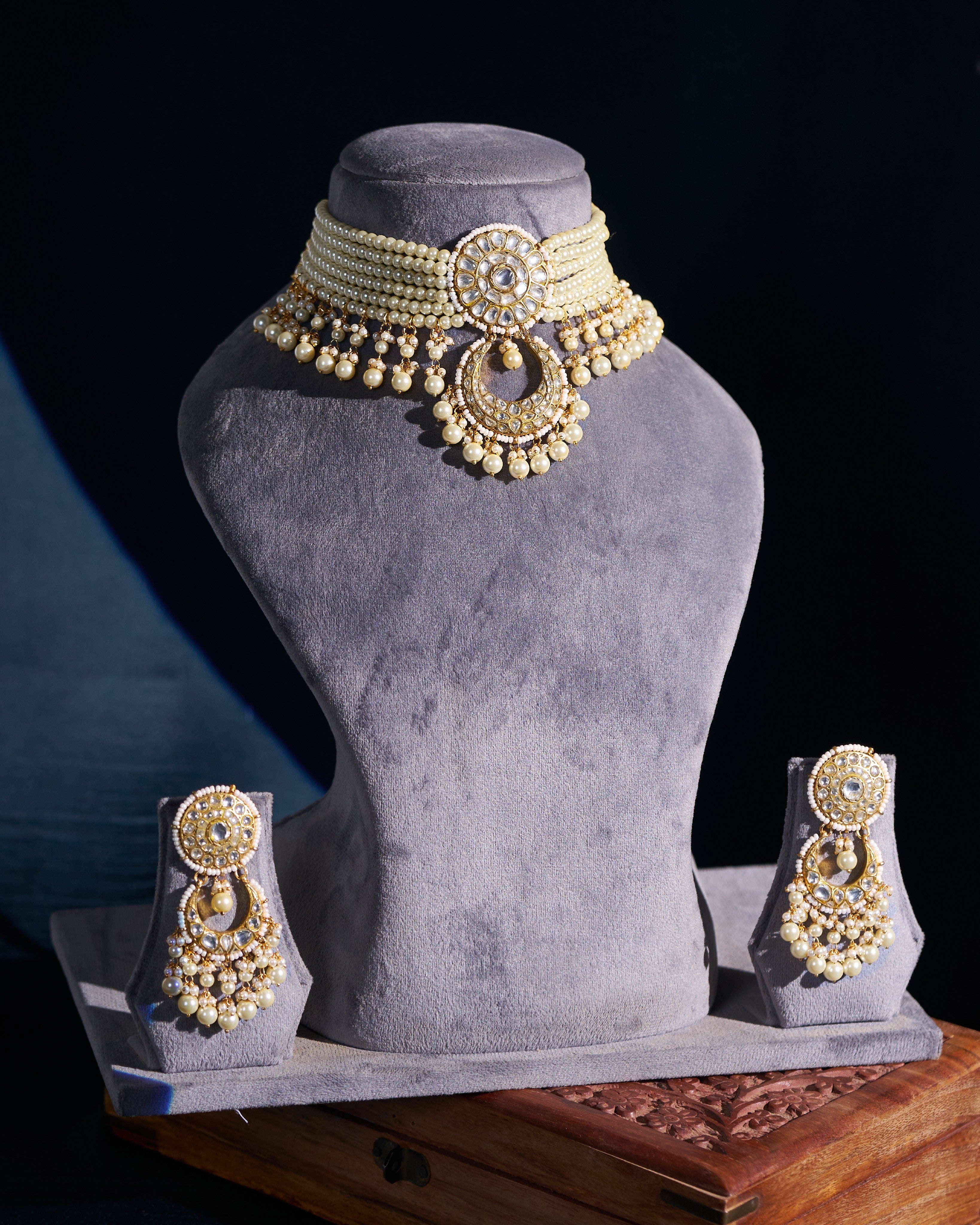 Naika Necklace Set