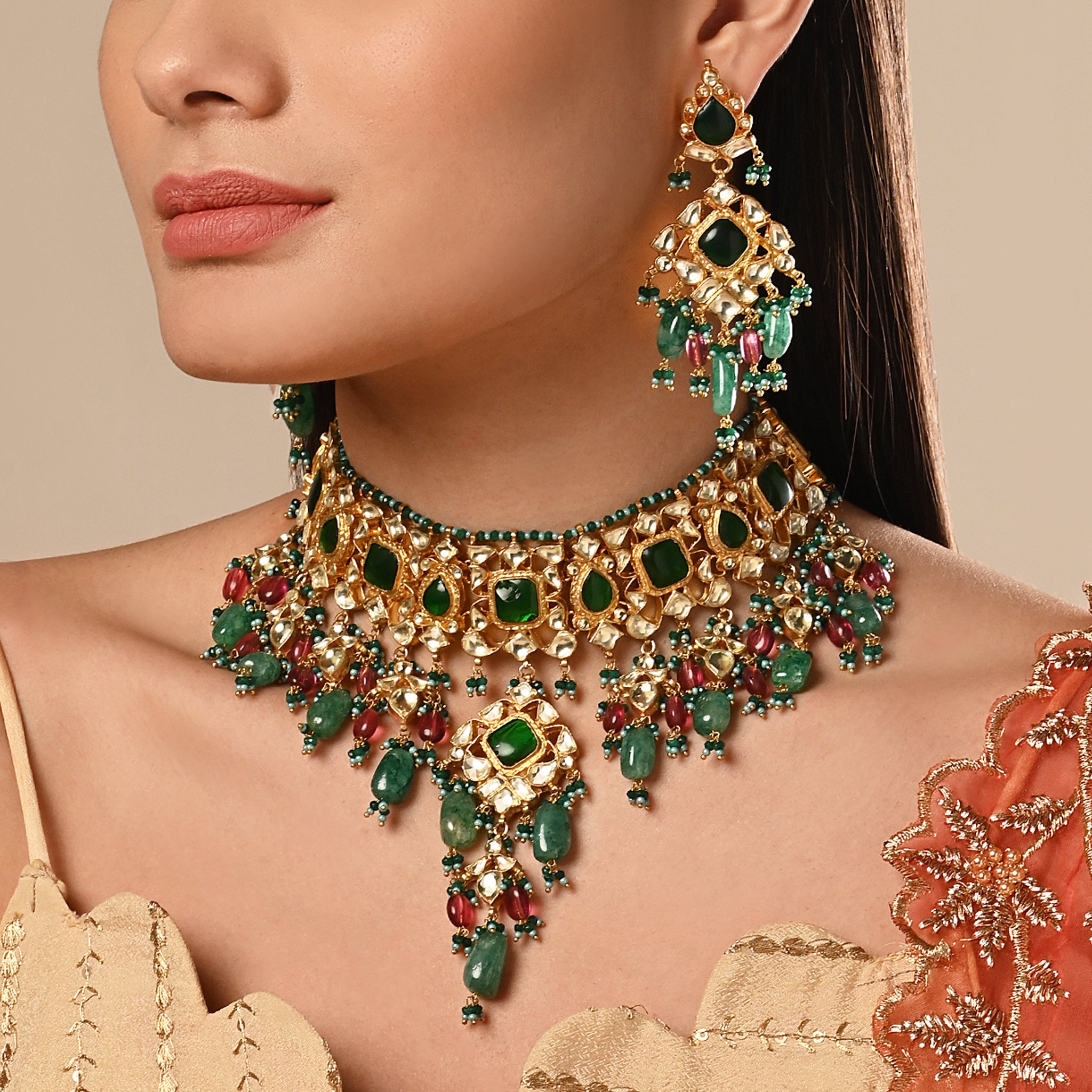 Abhuti Necklace Set