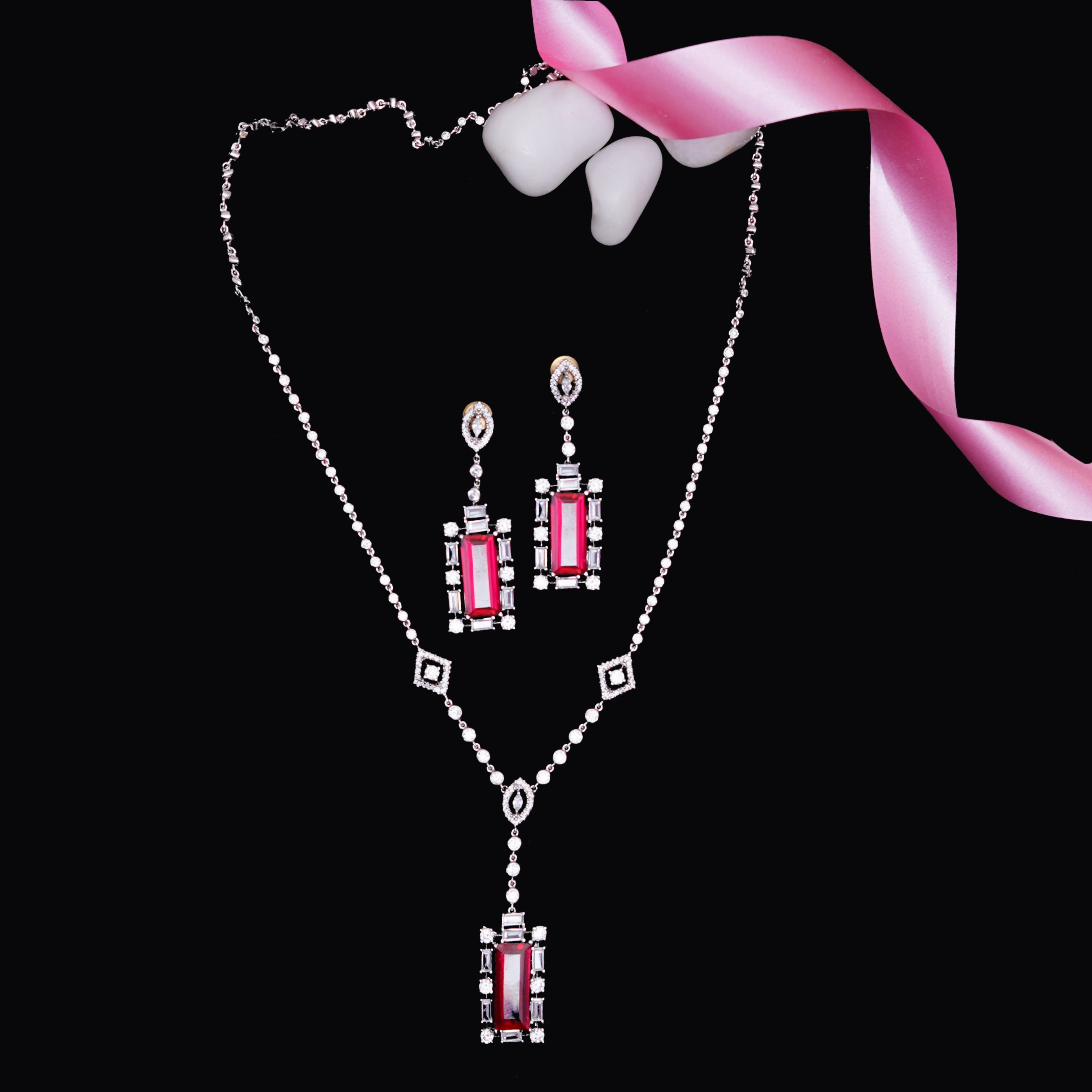 Iony Necklace Set