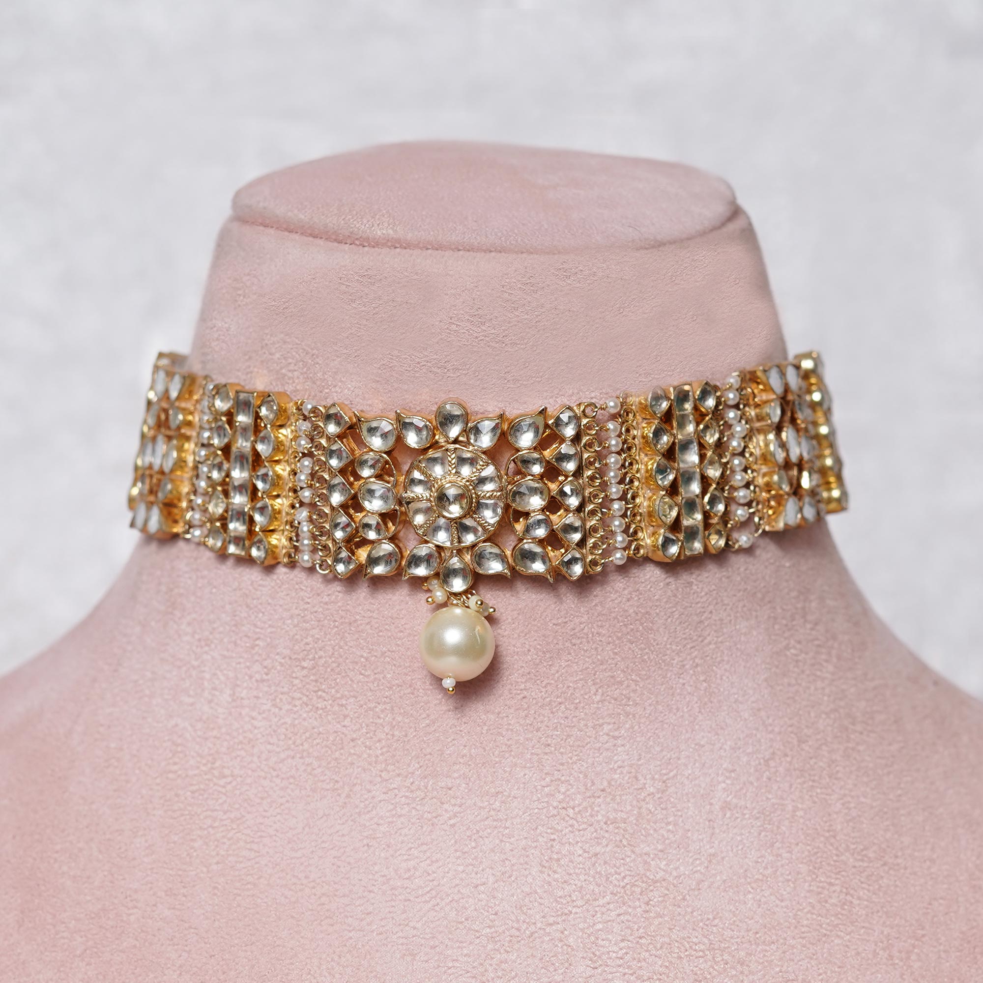 Menaha Choker Set